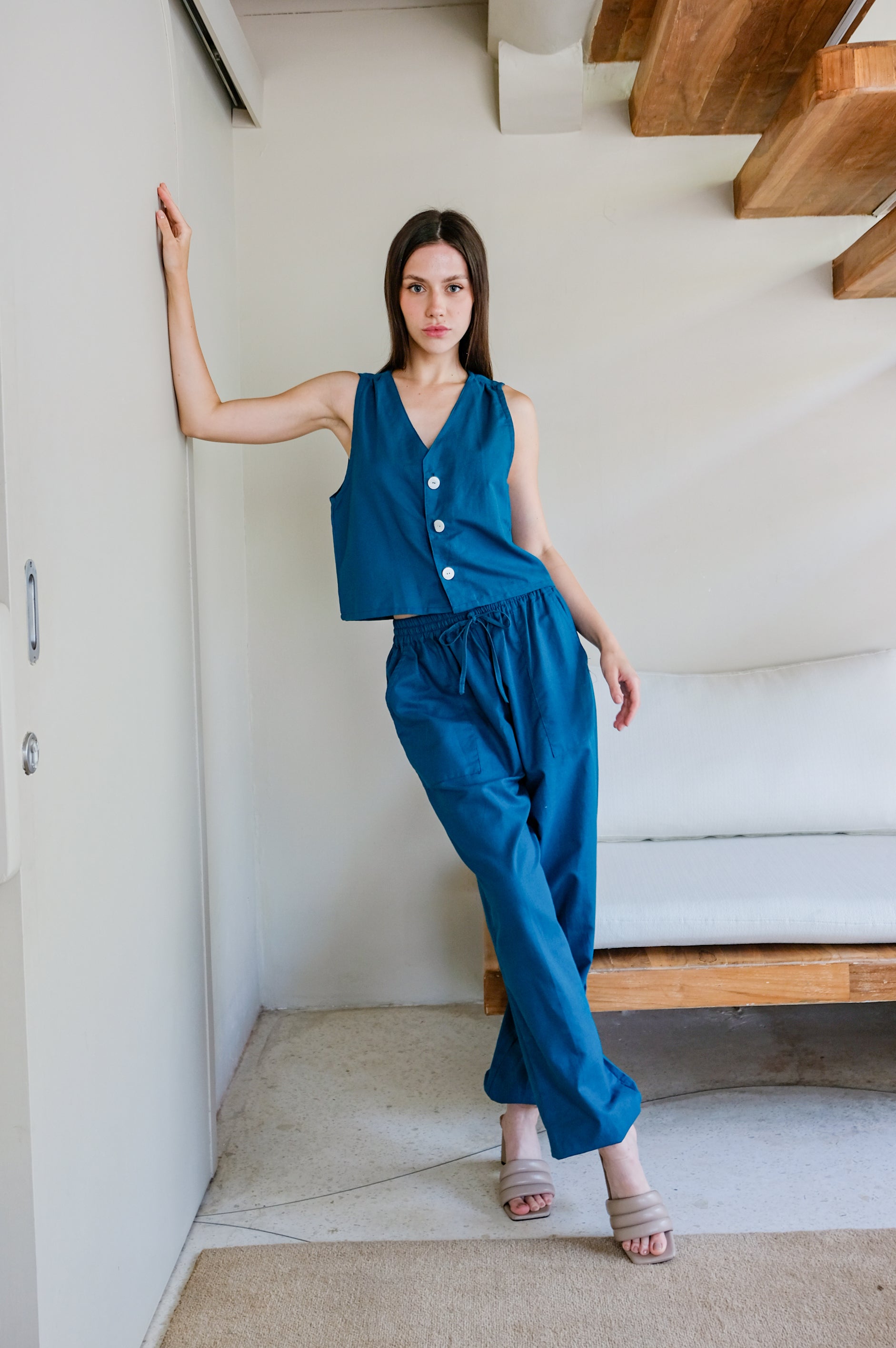 Model posing in Prussian blue linen set of top and trousers by Una Linen Havn.