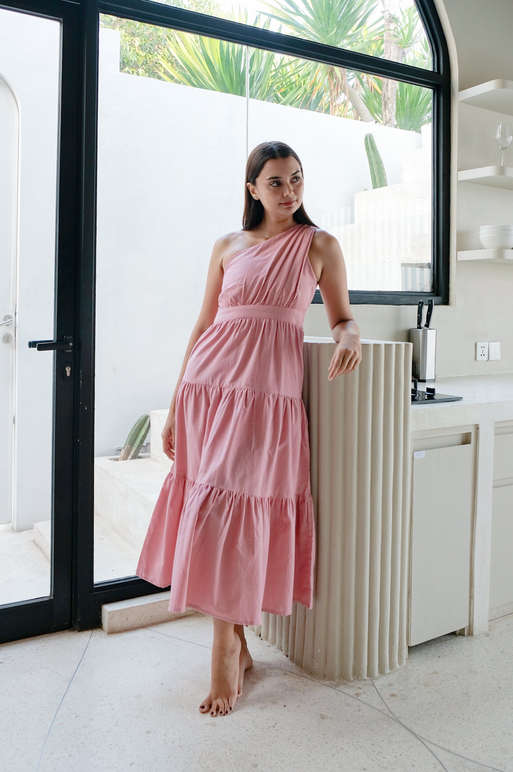 Model feels comfortable  druing summer in linen pink dress by Una Linen Havn