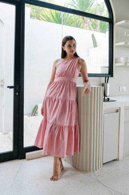 Model feels comfortable  druing summer in linen pink dress by Una Linen Havn